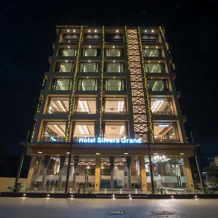 Hotel Silvera Grand Αχμπανταμπάντ Εξωτερικό φωτογραφία