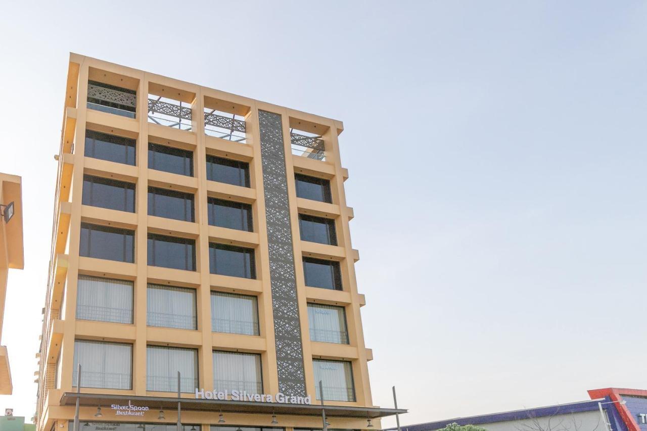 Hotel Silvera Grand Αχμπανταμπάντ Εξωτερικό φωτογραφία
