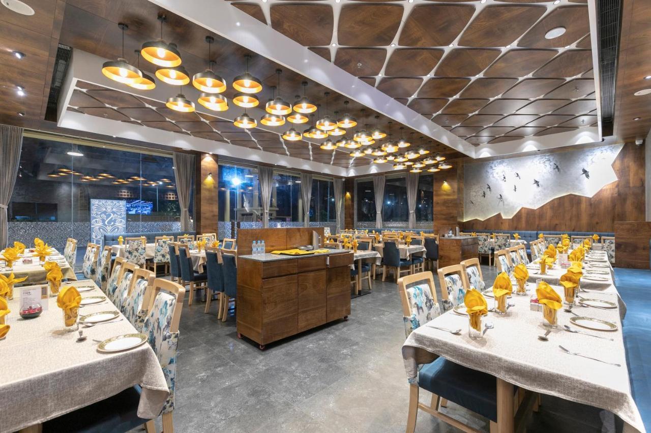 Hotel Silvera Grand Αχμπανταμπάντ Εξωτερικό φωτογραφία