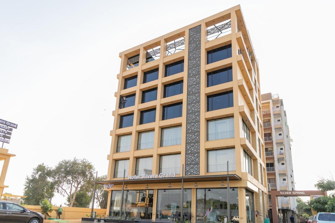 Hotel Silvera Grand Αχμπανταμπάντ Εξωτερικό φωτογραφία