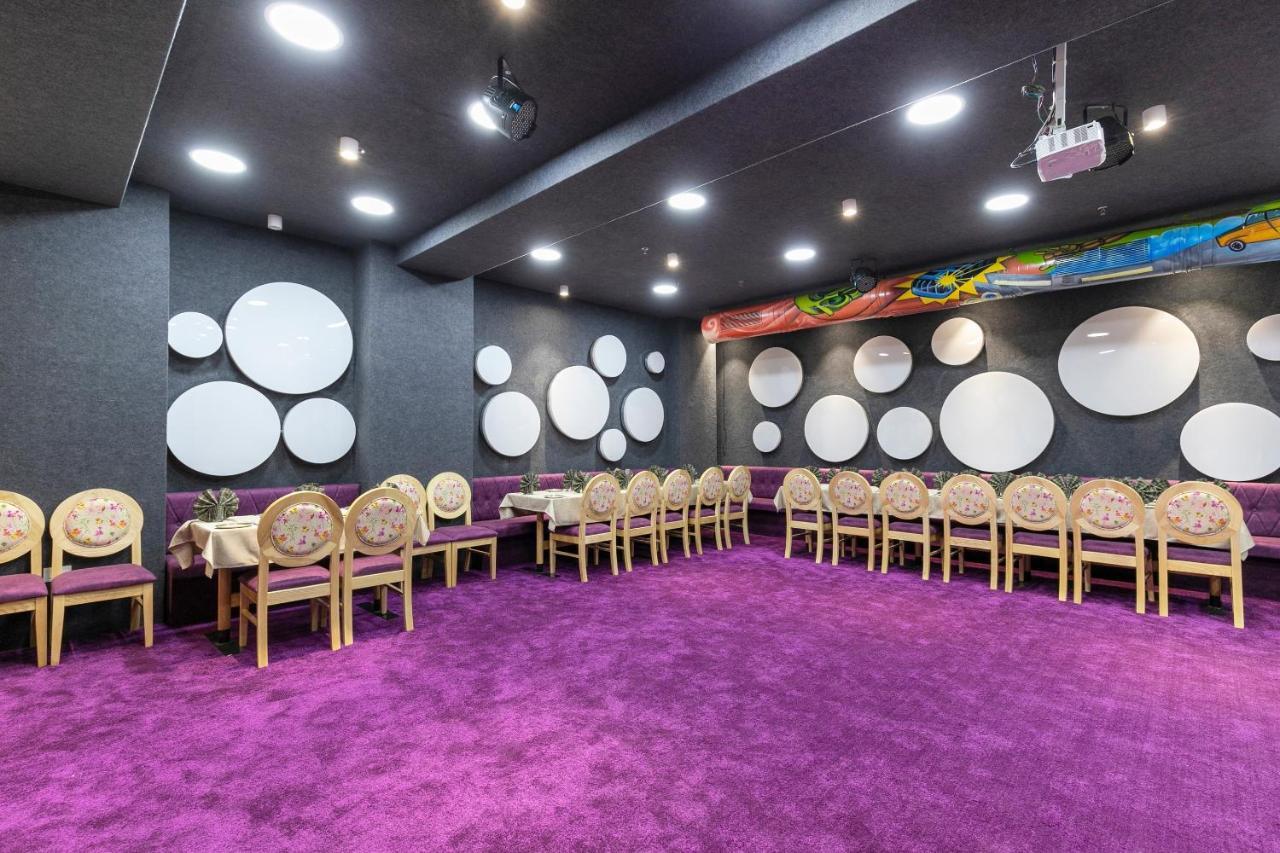 Hotel Silvera Grand Αχμπανταμπάντ Εξωτερικό φωτογραφία