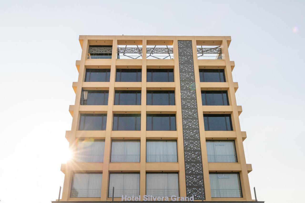 Hotel Silvera Grand Αχμπανταμπάντ Εξωτερικό φωτογραφία
