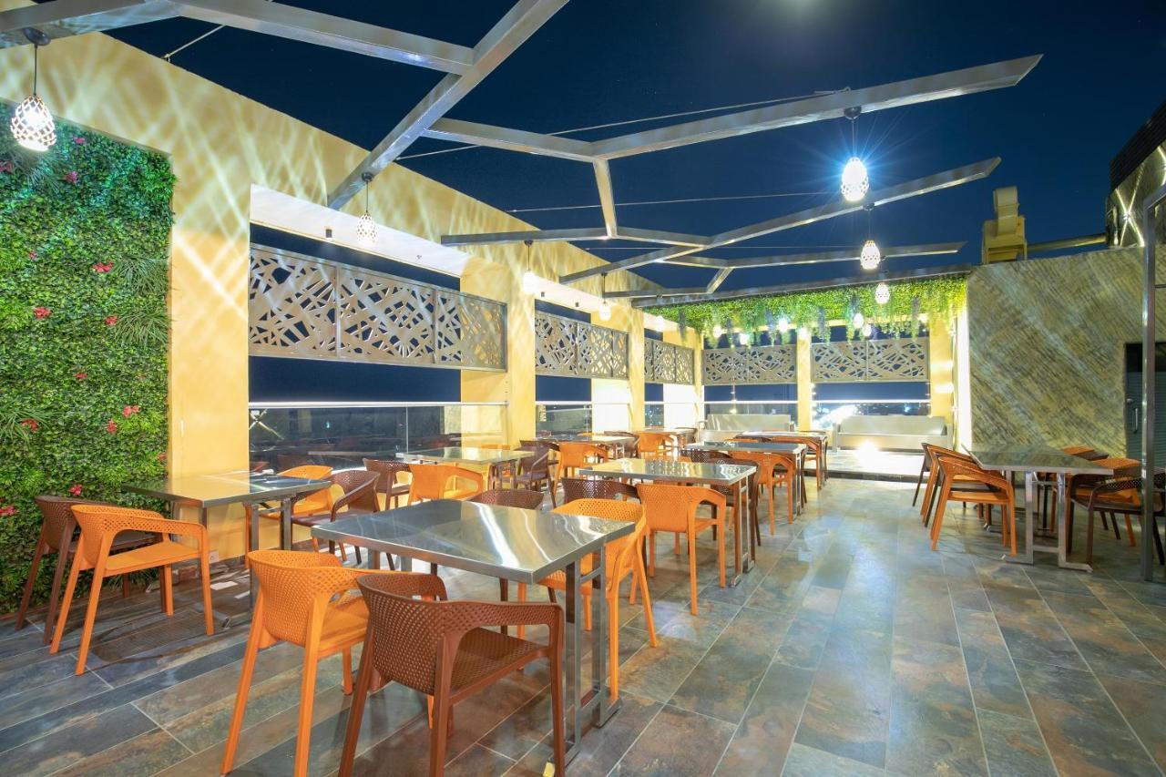 Hotel Silvera Grand Αχμπανταμπάντ Εξωτερικό φωτογραφία