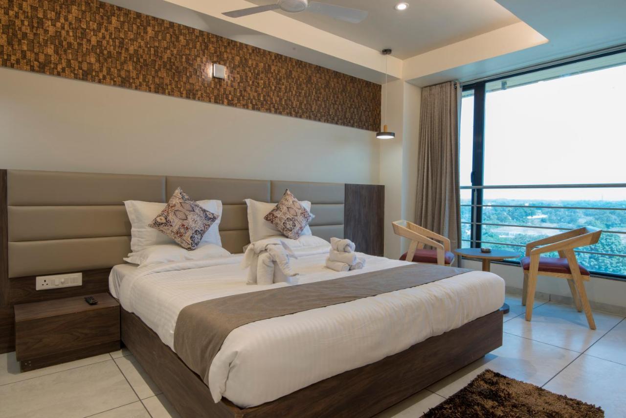 Hotel Silvera Grand Αχμπανταμπάντ Εξωτερικό φωτογραφία