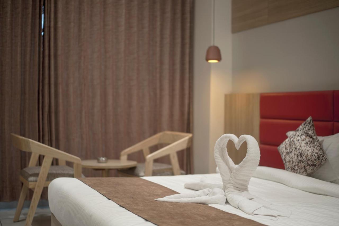 Hotel Silvera Grand Αχμπανταμπάντ Εξωτερικό φωτογραφία
