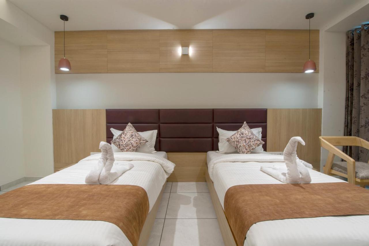 Hotel Silvera Grand Αχμπανταμπάντ Εξωτερικό φωτογραφία