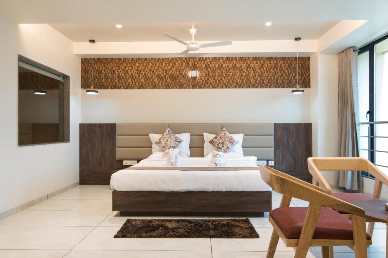 Hotel Silvera Grand Αχμπανταμπάντ Εξωτερικό φωτογραφία